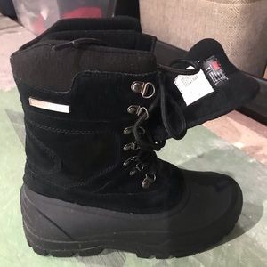 Boys size 5 winter boot